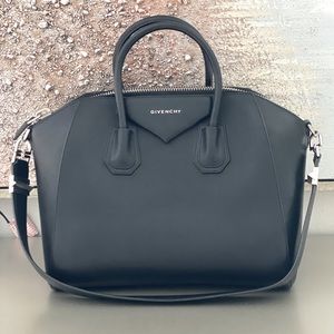 Givenchy MEDIUM ANTIGONA BAG